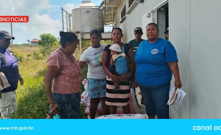 Gobierno entrega ayuda humanitaria a familias vulnerables en Puerto Lempira