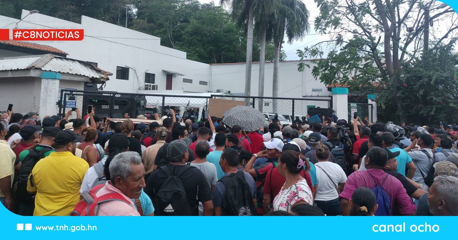 Personal de la CNBS y del MP llega a oficinas de Koriun Inversiones en Choloma