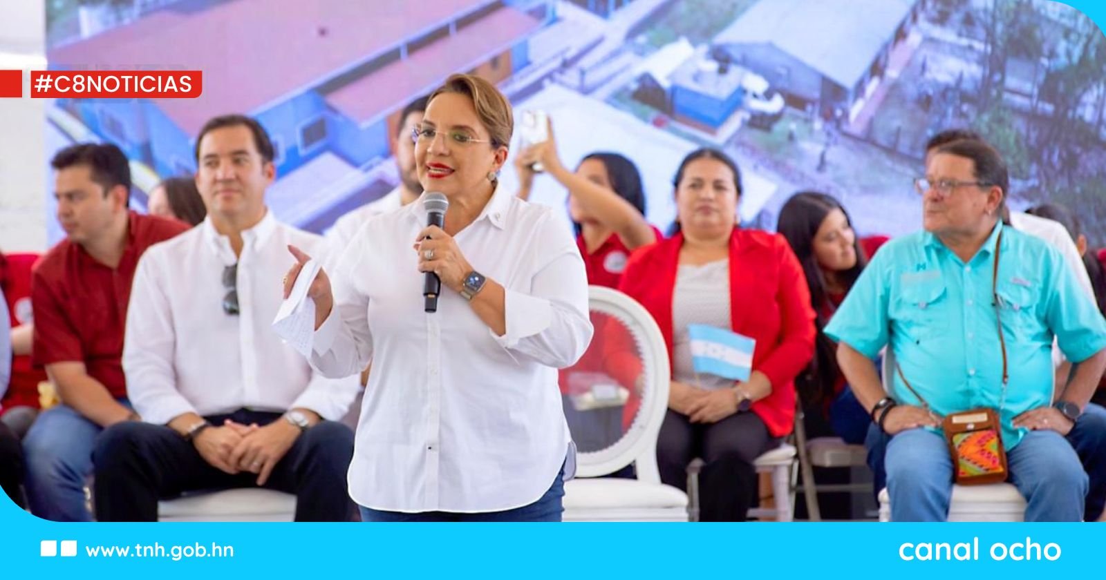 Presidenta Xiomara Castro reafirma compromiso con la niñez y juventud durante gira en Lempira