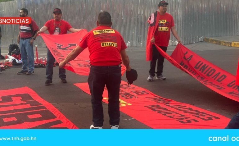 Obreros comienzan a organizarse en las calles para realizar marcha del 01 de Mayo en Honduras