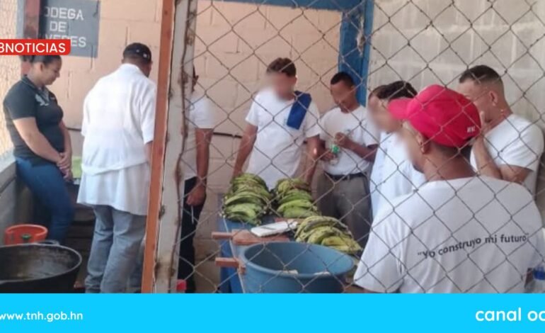 Infop capacita a internos de Juticalpa en procesamiento de musáceas como parte de su rehabilitación