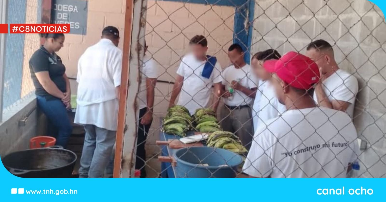 Infop capacita a internos de Juticalpa en procesamiento de musáceas como parte de su rehabilitación