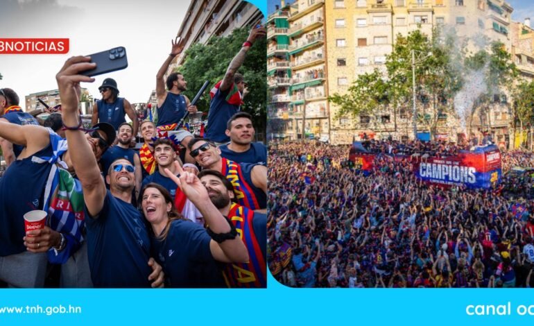Barcelona celebra el triplete del Barça con una multitudinaria rúa por las calles de la ciudad